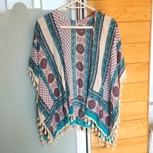 Short sleeve open front kimono with tassle detail